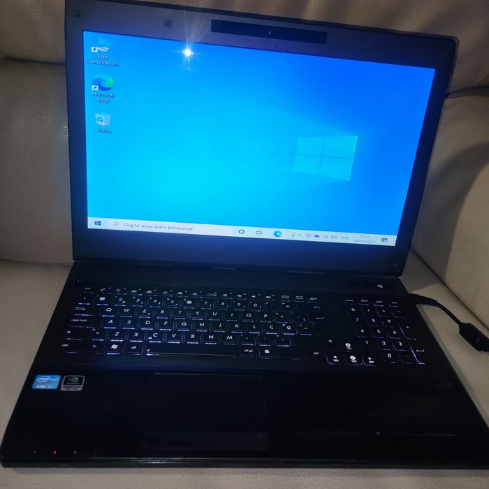 Portátil gaming ASUS Core i7 com carregador beteria viciada