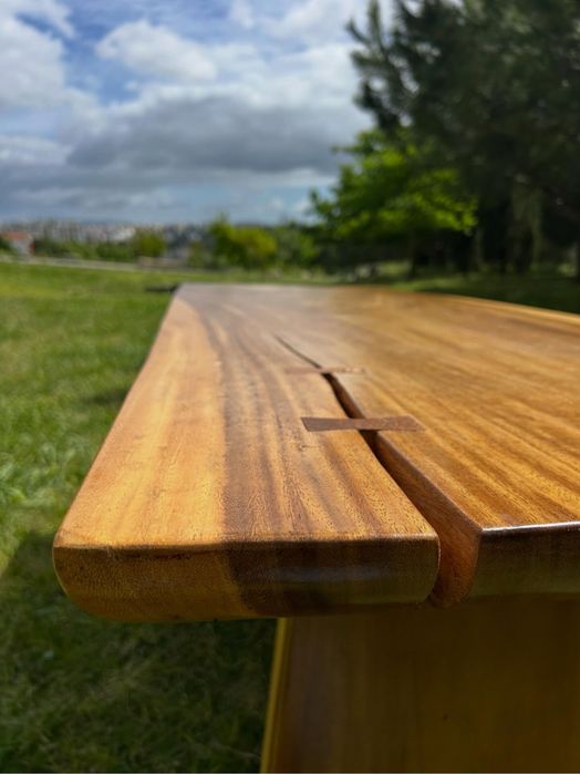 Mesa rústica de suar
