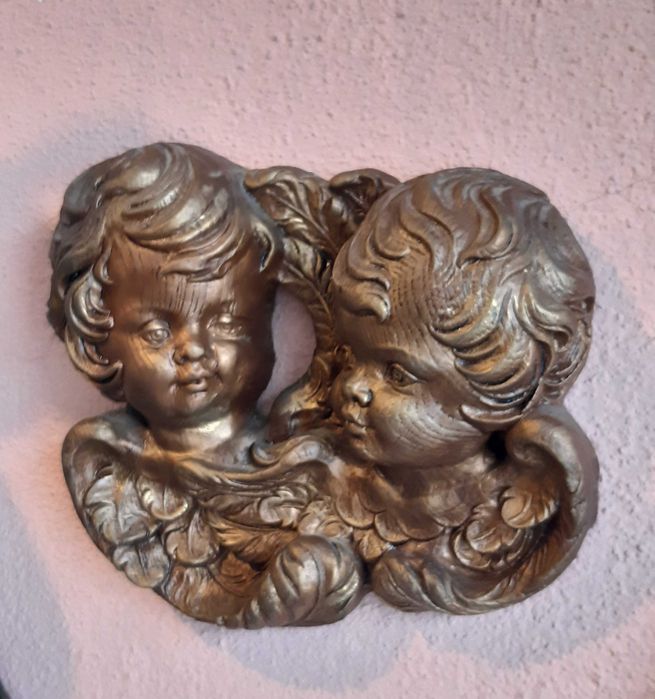 Antiga e belíssima Escultura de pendurar