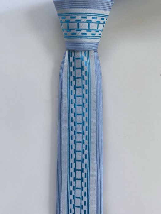 Krawat męski nowy 5,5 cm szerokość kolor niebieski nie używany