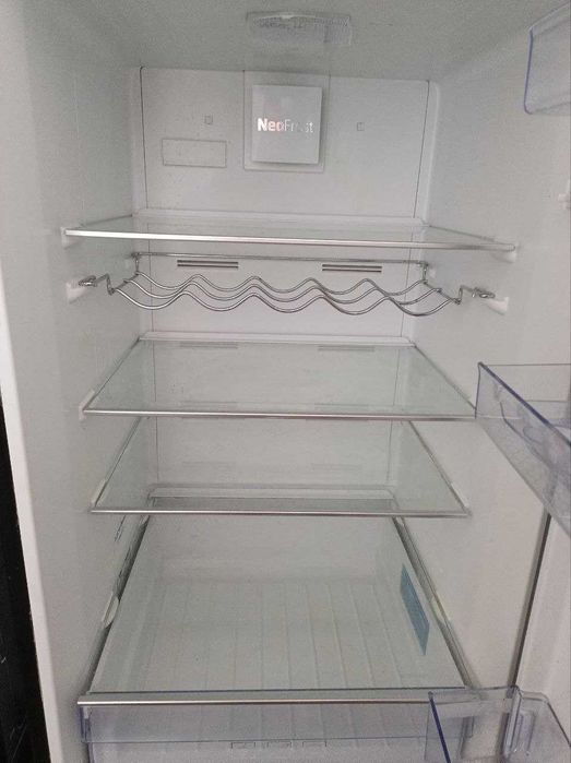 Lodówka BEKO NeoFROST czarna szklana GWARANCJA