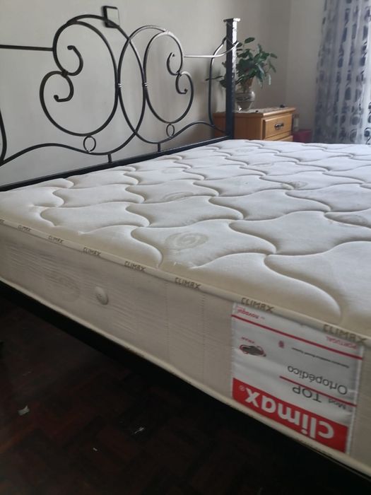 Vendo cama com colchão (2 unidades) - 300€ cada