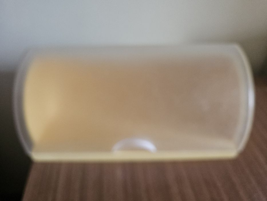 Caixa de pão com porta transparente