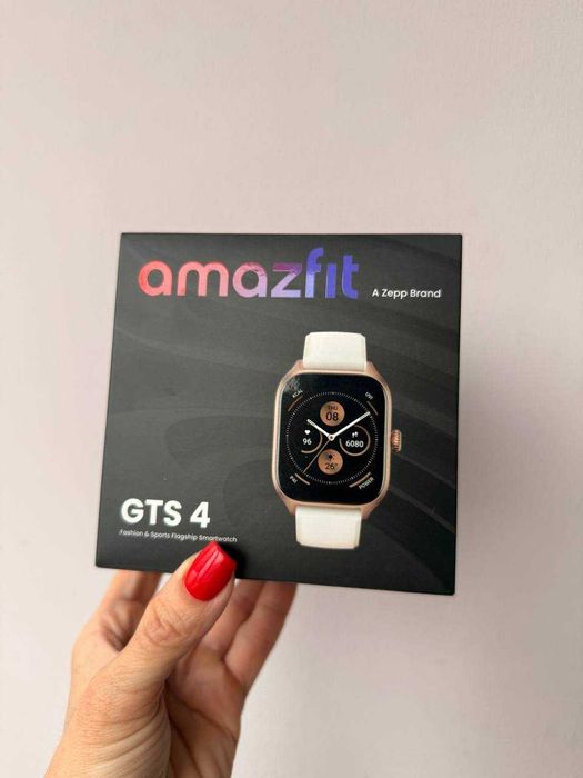 б/у Смарт годинник Amazfit GTS 4 A Zepp Brand Gold бежевий