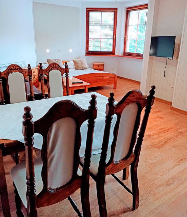 Pokoje z łazienkami i widokiem na góry w centrum Karpacza