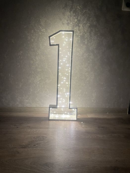 Цифра 1 для святкування Першого дня Народження