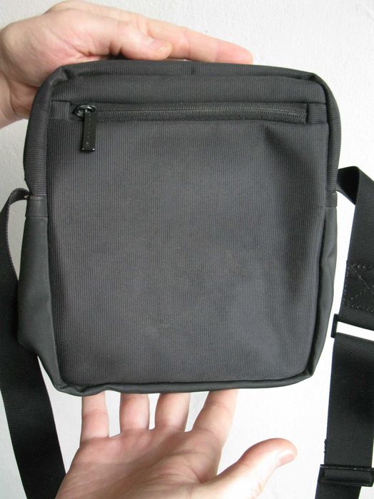 Delsey сумка через плечо с длинным регулируемым ремнём.