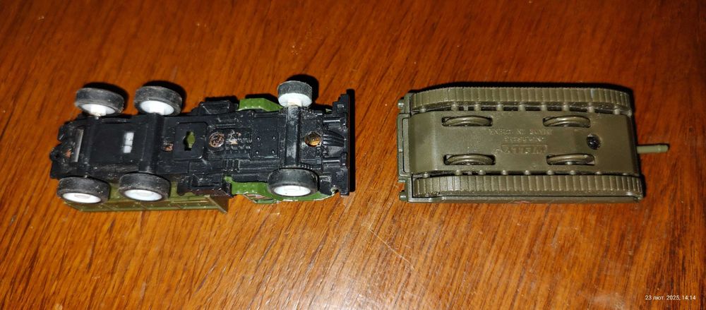 Модельки танк та вантажівка ЗСУ, ціна за одну.