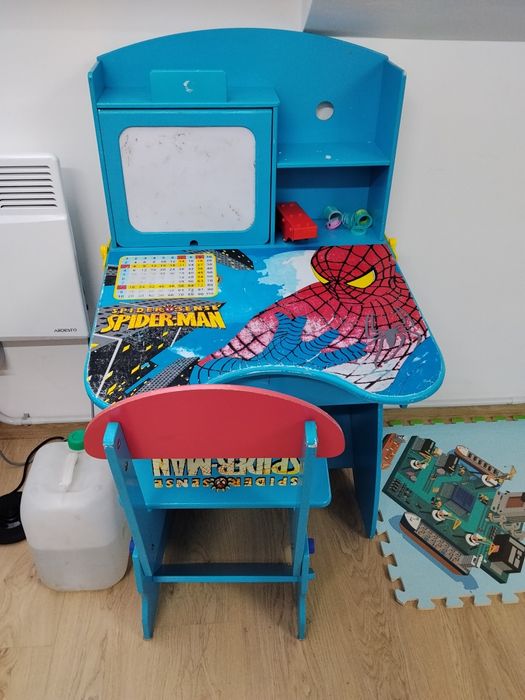 Дитячий стіл зі стільчиком