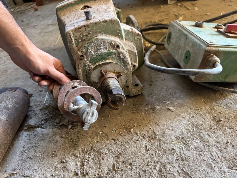 Motor trifasico acoplado