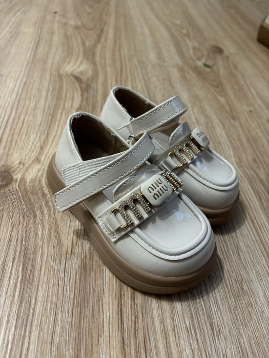 Туфлі дитячі лакові на липучках !!!