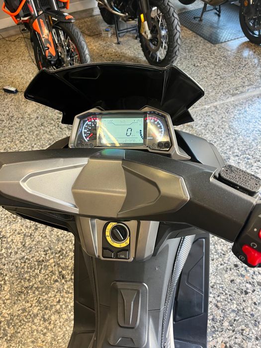 Keeway Vieste 125 de 2021 KEY LESS RIDE Uma Scooter pratica e economica