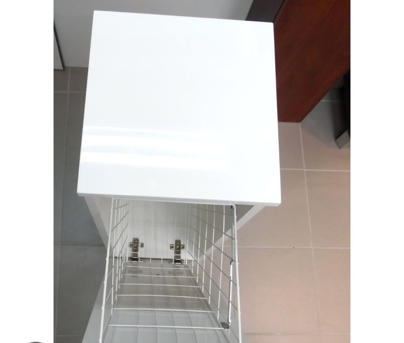 Tulha com gaveta  lacada a branco
