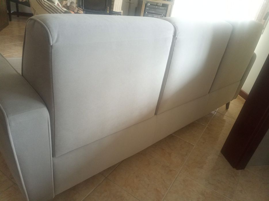 Sofá bege 3 lugares