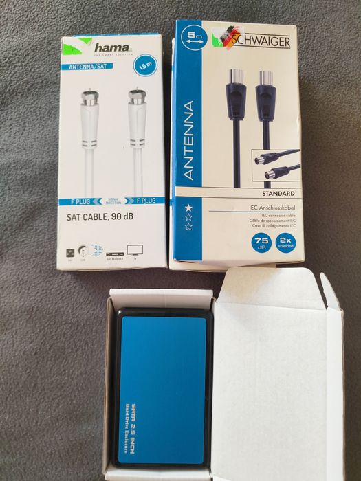 Kable i kieszeń na dysk