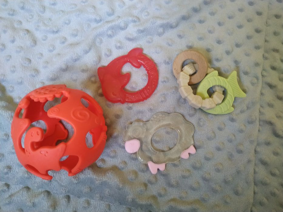 Gryzak dumel GiliGums piłka Dino drewno silikon pierścień owieczka del