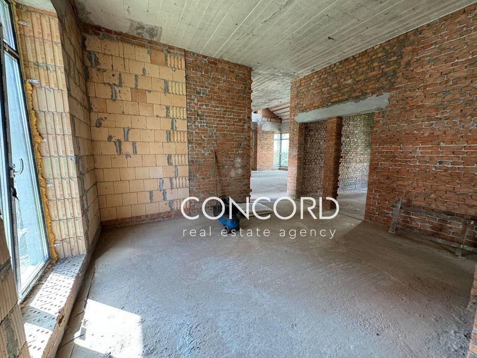 Оболонь. КМ "Чорнобилець-Оболонь", 6-та Лінія, 13. Продам будинок