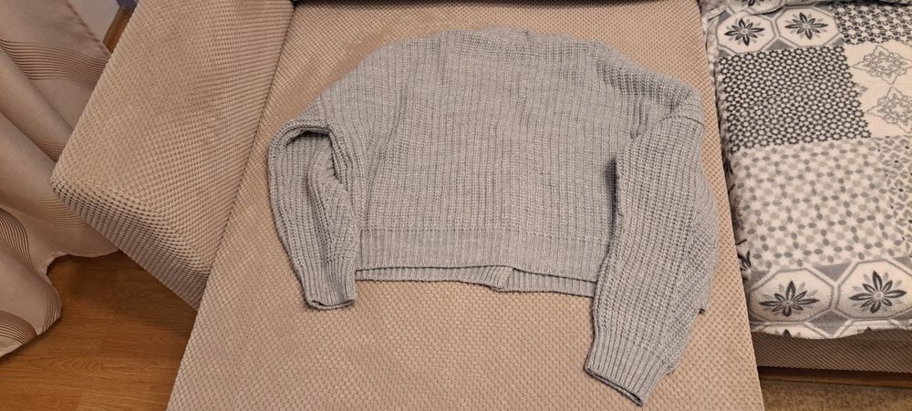 Nowy Elegancki  Sweterek Reserved w rozmiarze M