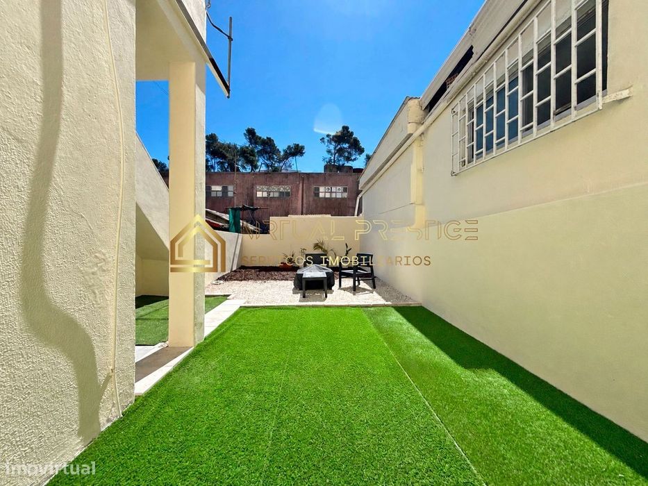 T1 Remodelado com Quintal de 42m² em Camarate