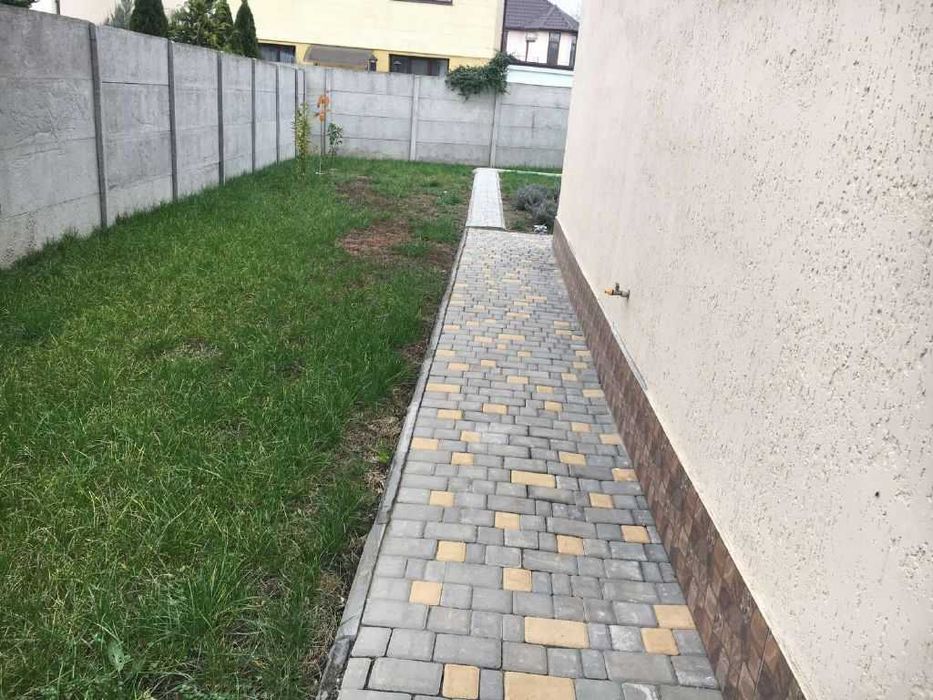 Продажа дома со всеми  документами  в центре Червоного хутора.