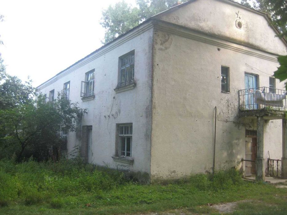 Комерційна нерухомість: адмінбудівлі, гараж, прохідна | Продаж