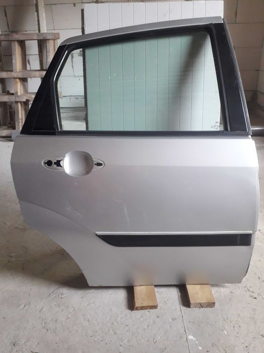 Двері Форд Фокус МК 1 хетчбек