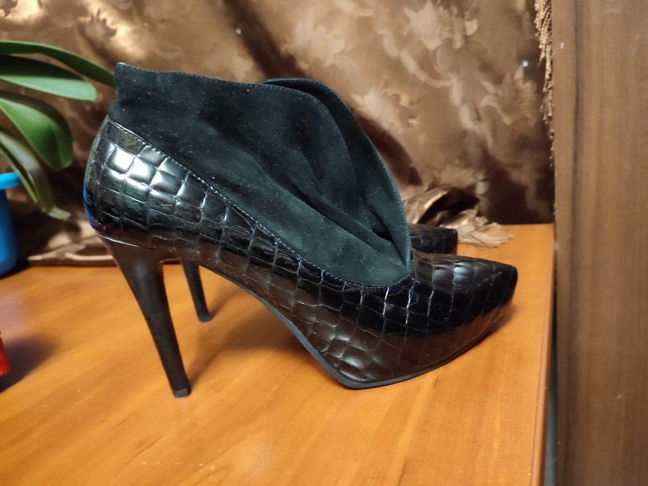 Туфлі розмір 39 .