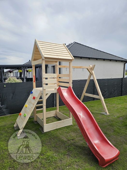 Plac zabaw, domek dla dzieci, huśtawka, domek ogrodowy,domek drewniany