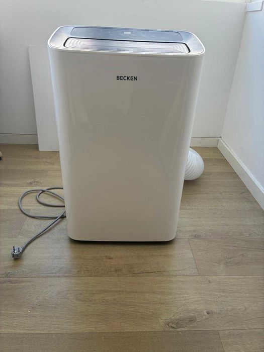 Ar Condicionado Portátil BECKEN BAC10172WH (24 m2 - 12000 BTUs - Branco)
