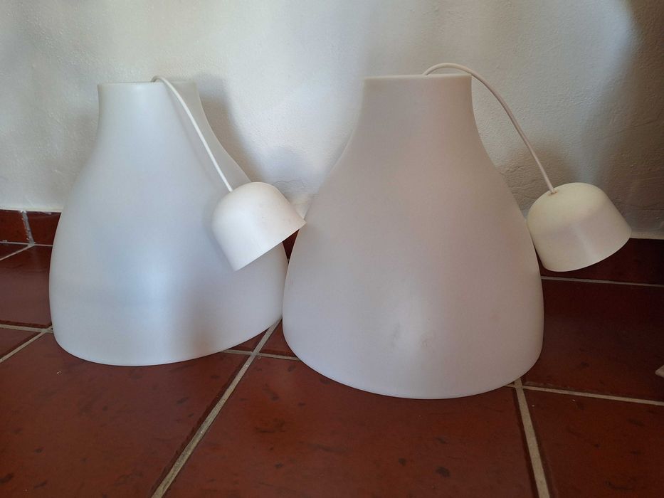 2 Candeeiros brancos de tecto