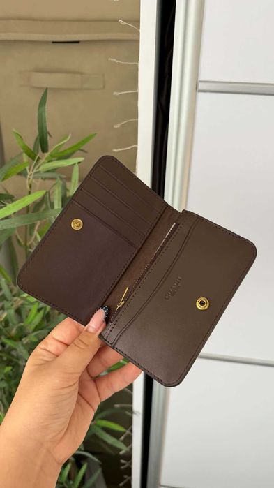 Mały brązowy elegancki portfel/etui na karty z logo Coach