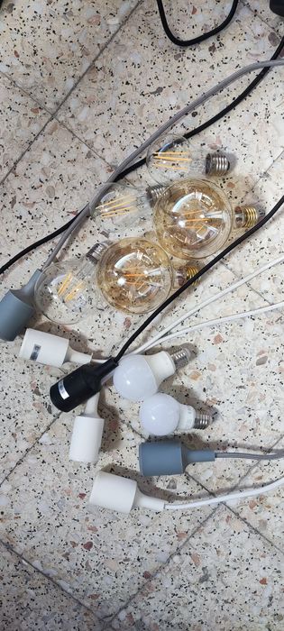 casquilhos com cordao e lâmpadas