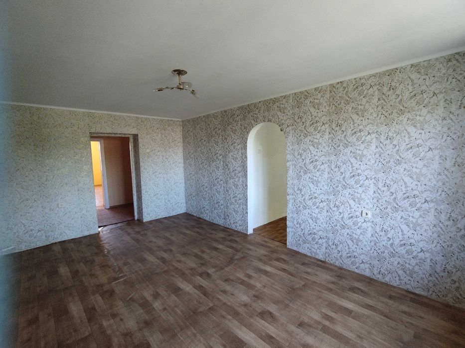 Продаж трьохкімнатної квартири в м.Гнівань з індивідуальним опаленням.