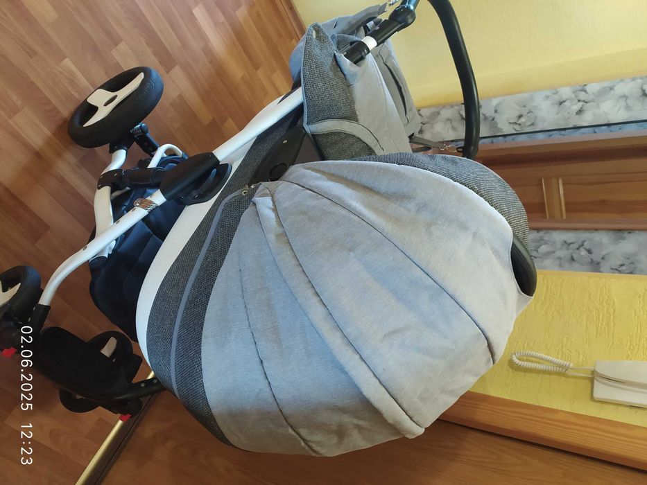 Дитяча колиска фірми  NEXT BABY