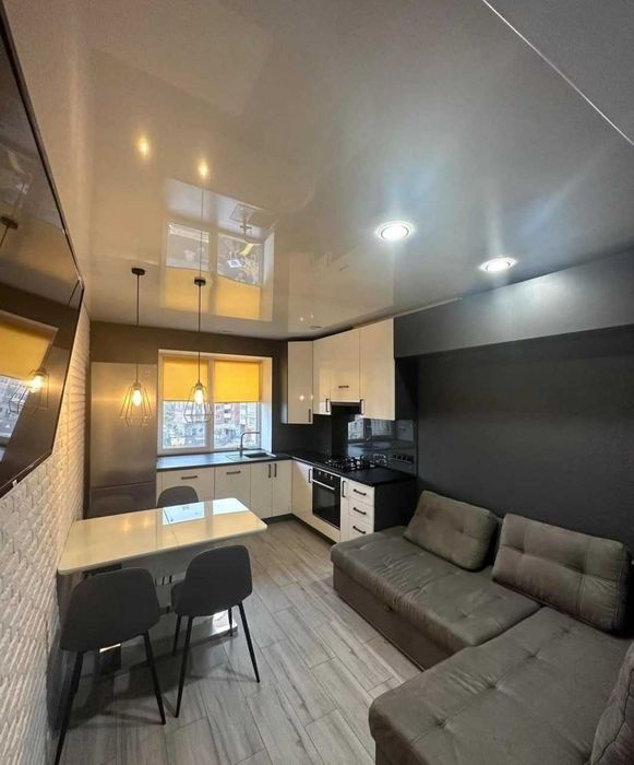 Продається простора однокімнатна квартира