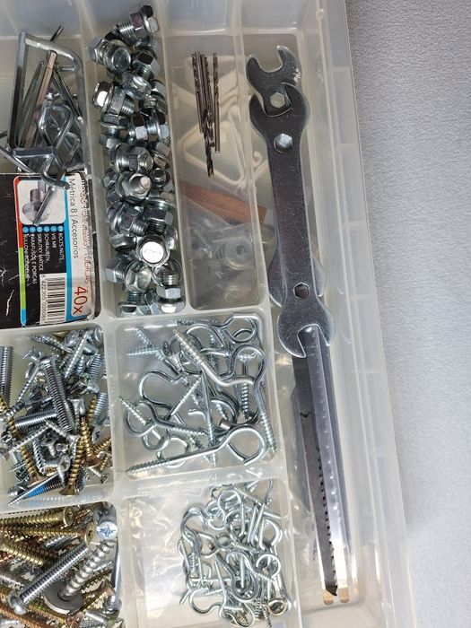 Caixa de ferramentaa de plástica com vários peças de ferragens para co