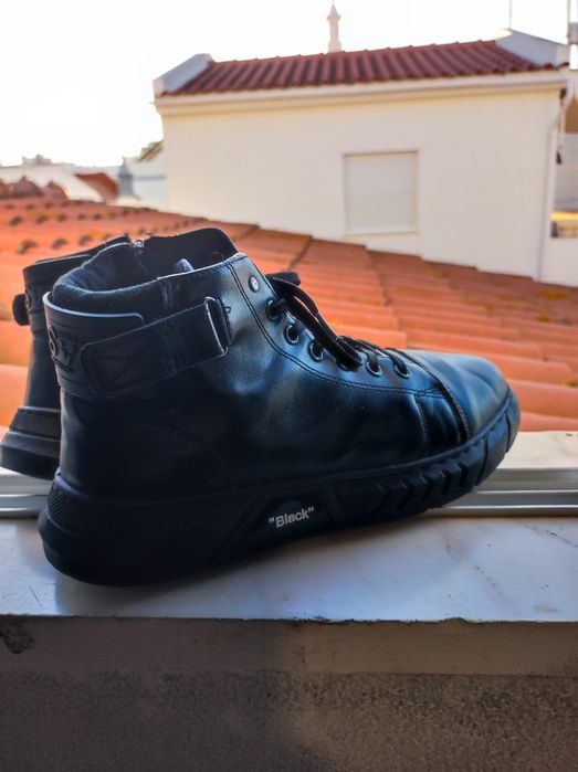 Botins  Estilo Militar como novas  Sola Pneu