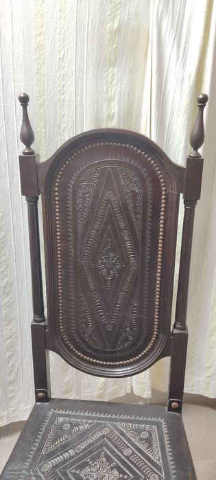 Cadeiras madeira em couro