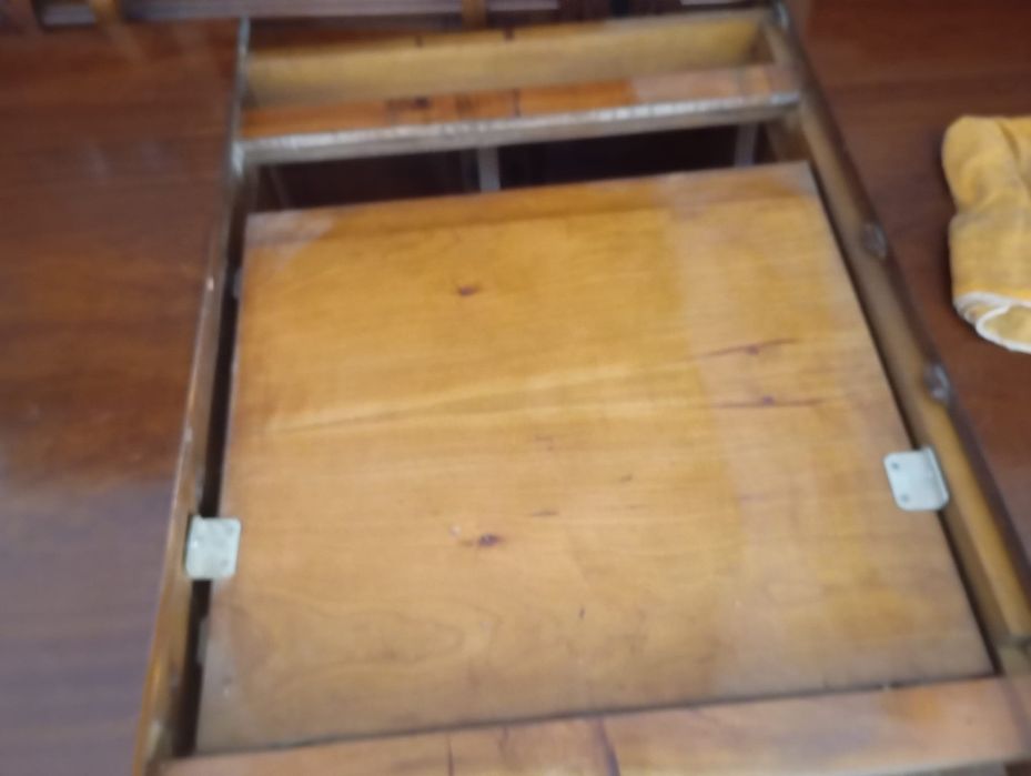 Conjunto Mesa Cadeiras de Pele