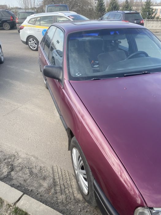 Opel Omega A на повному ходу