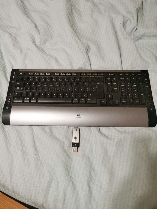 Teclado  para computador sem fio da maeca Logitech