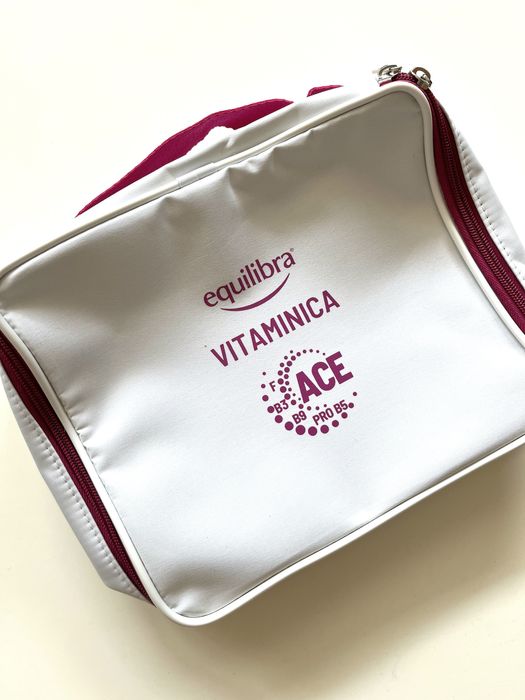 Kosmetyczka duża nowa biała