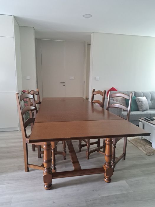 Mesa de jantar extensível com cadeiras