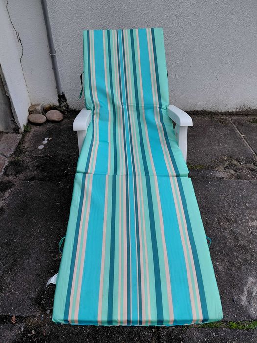 Espreguiçadeira Dobrável em plástico branca