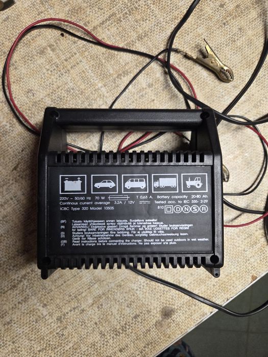 Prostownik samochodowy DANIA 6A 12V – 20–80 Ah
