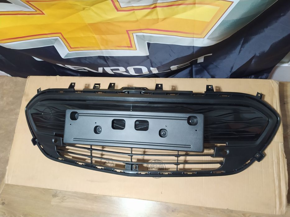 Chevy Bolt EV 17-21 решітка радіатора нижня гриль в НАЯВНОСТІ подіум