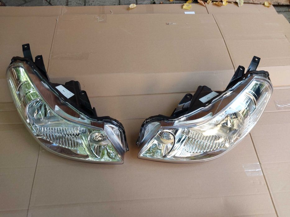 SUZUKI SX4 2006 -lampa przednia lewa + prawa komplet