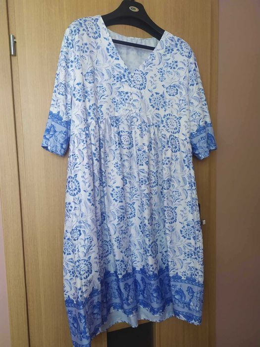sukienka biało niebieska