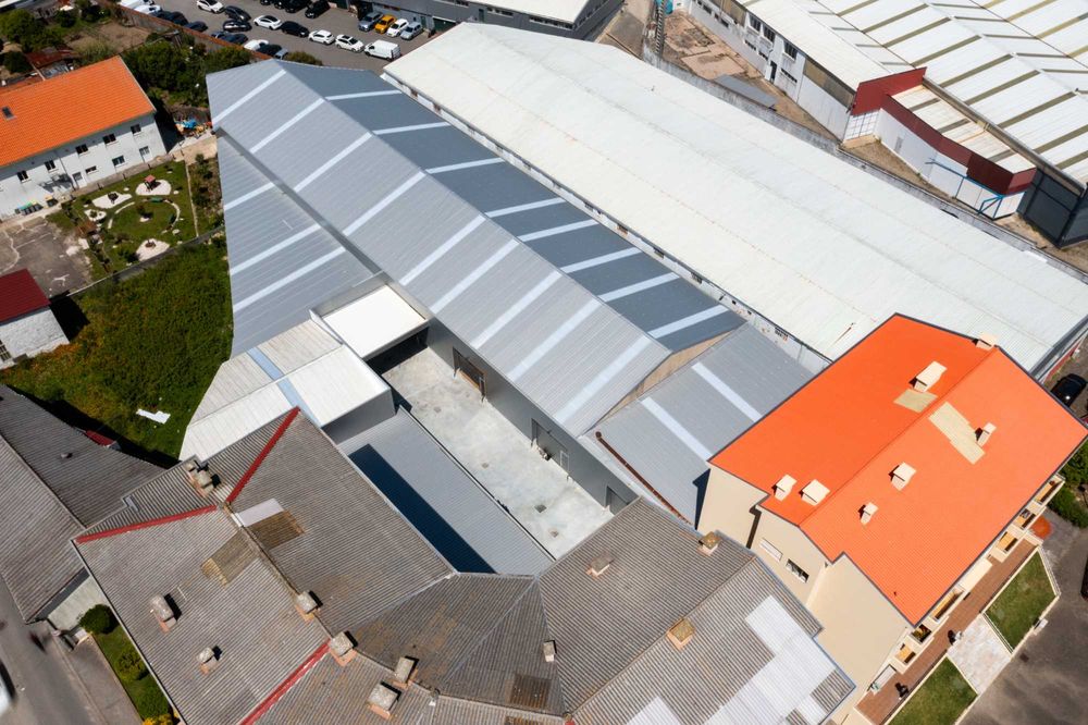 Armazém 255 m2 - Vilar do Paraíso