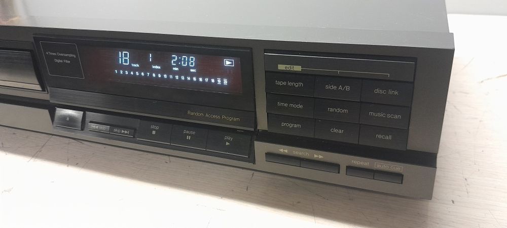 Odtwarzacz CD Technics SL-P202A